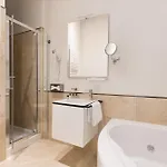 At 41 Róma