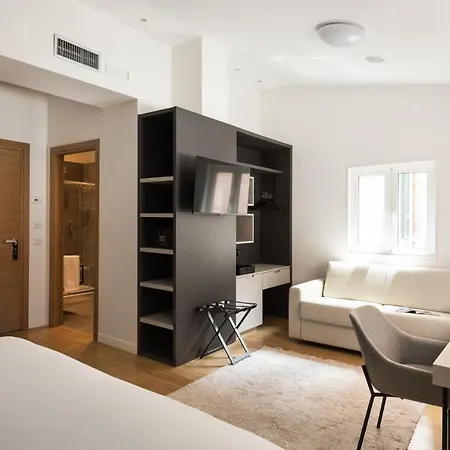 At 41 Hotel Roma
